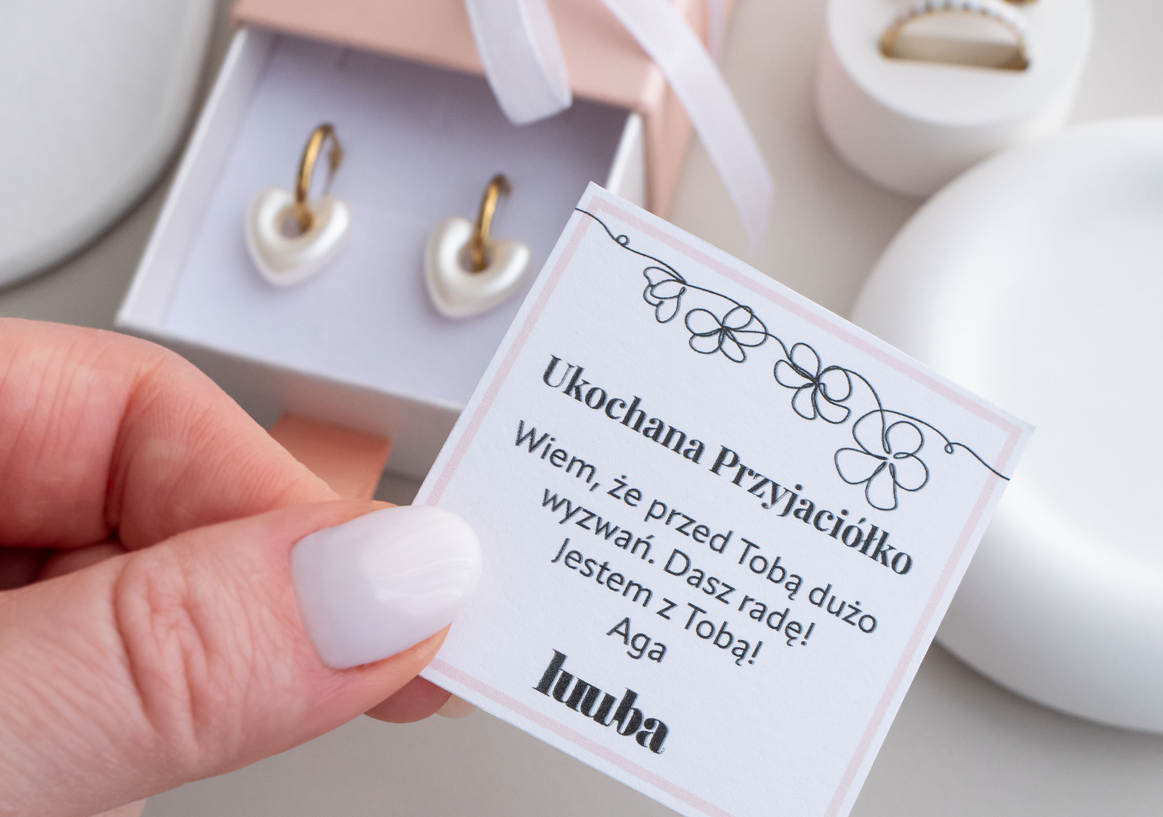 biżuteria w eleganckim opakowaniu