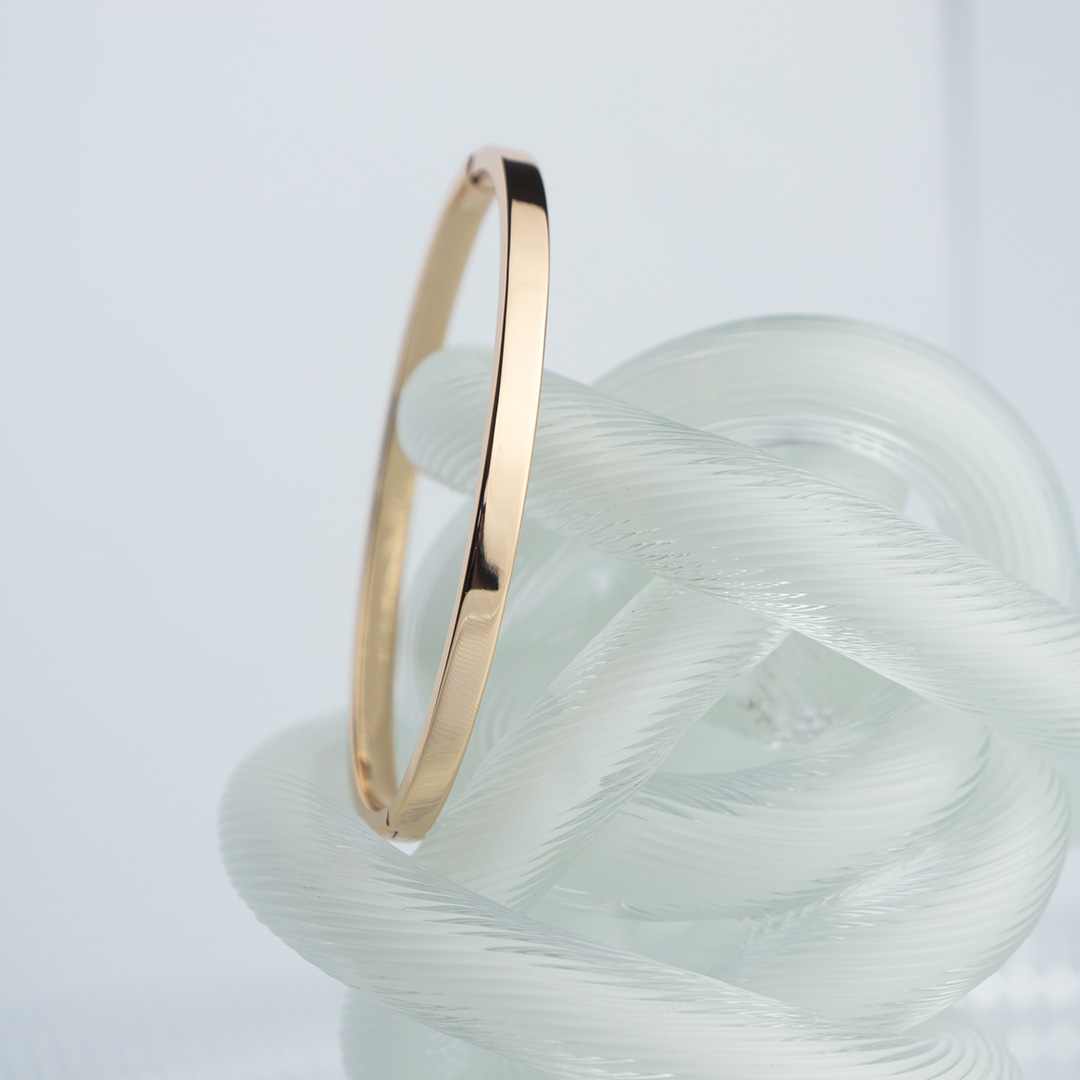 Sztywna bransoletka zapinana na zatrzask