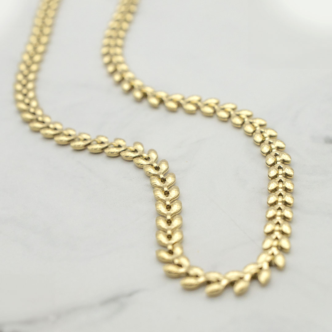 Naszyjnik z motywem listków ze stali chirurgicznej poozłacany