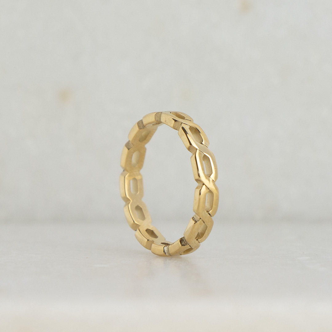 Delikatny, pleciony pierścionek ze stali chirurgicznej