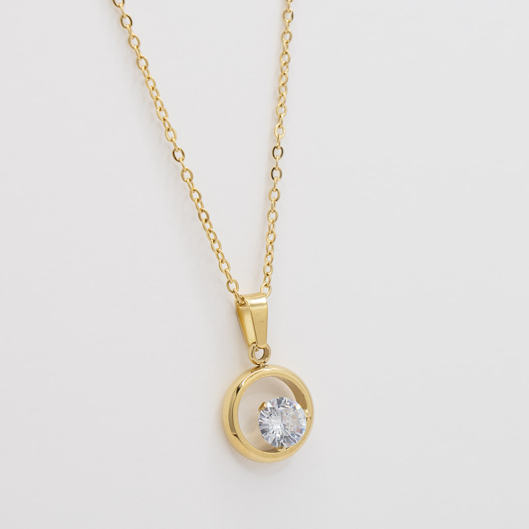 Naszyjnik z okrągłą zawieszką z cyrkonią