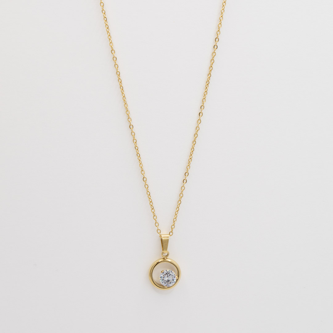 Naszyjnik z okrągłą zawieszką z cyrkonią