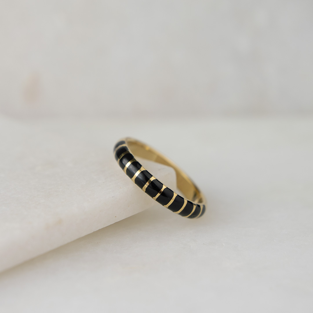 Pierścionek z czarną emalią stal chirurgiczna