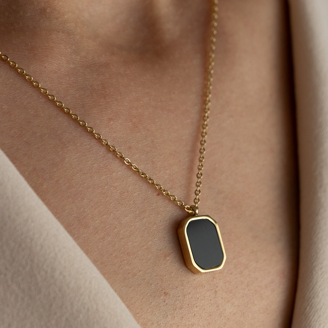 Naszyjnik pozłacany z czarnym oczkiem na łańcuszku ankier stal szlachetna