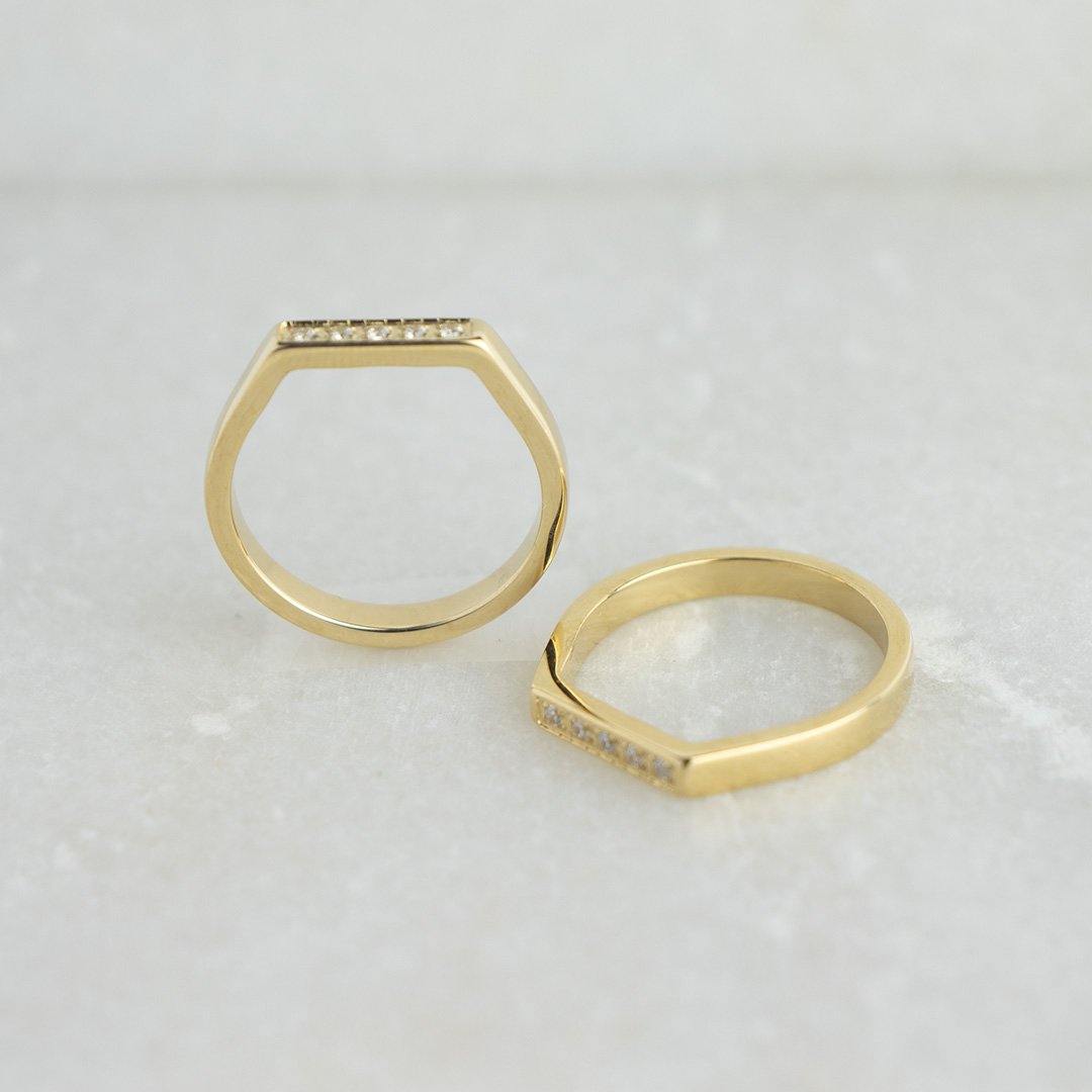 Elegancki pierścionek z cyrkoniami stal szlachetna