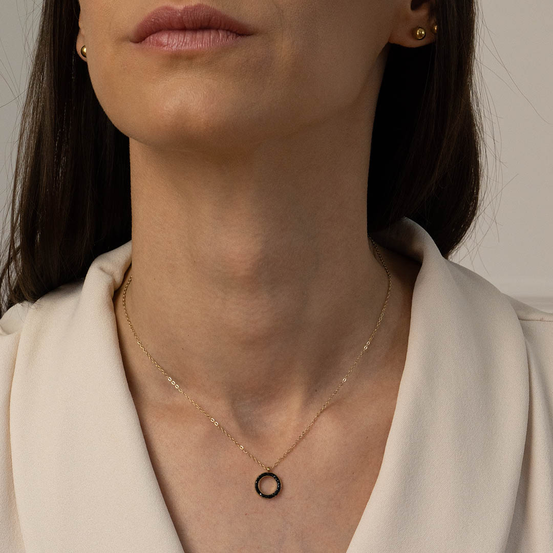 Naszyjnik z okrągłą zawieszką i czarnymi cyrkoniami stal szlachetna