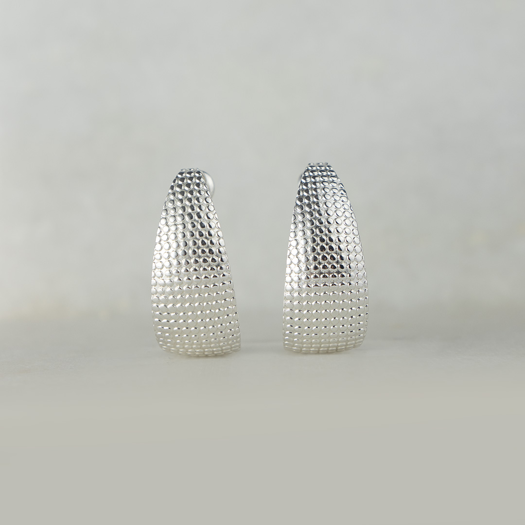 Matowe kolczyki z tłoczeniem