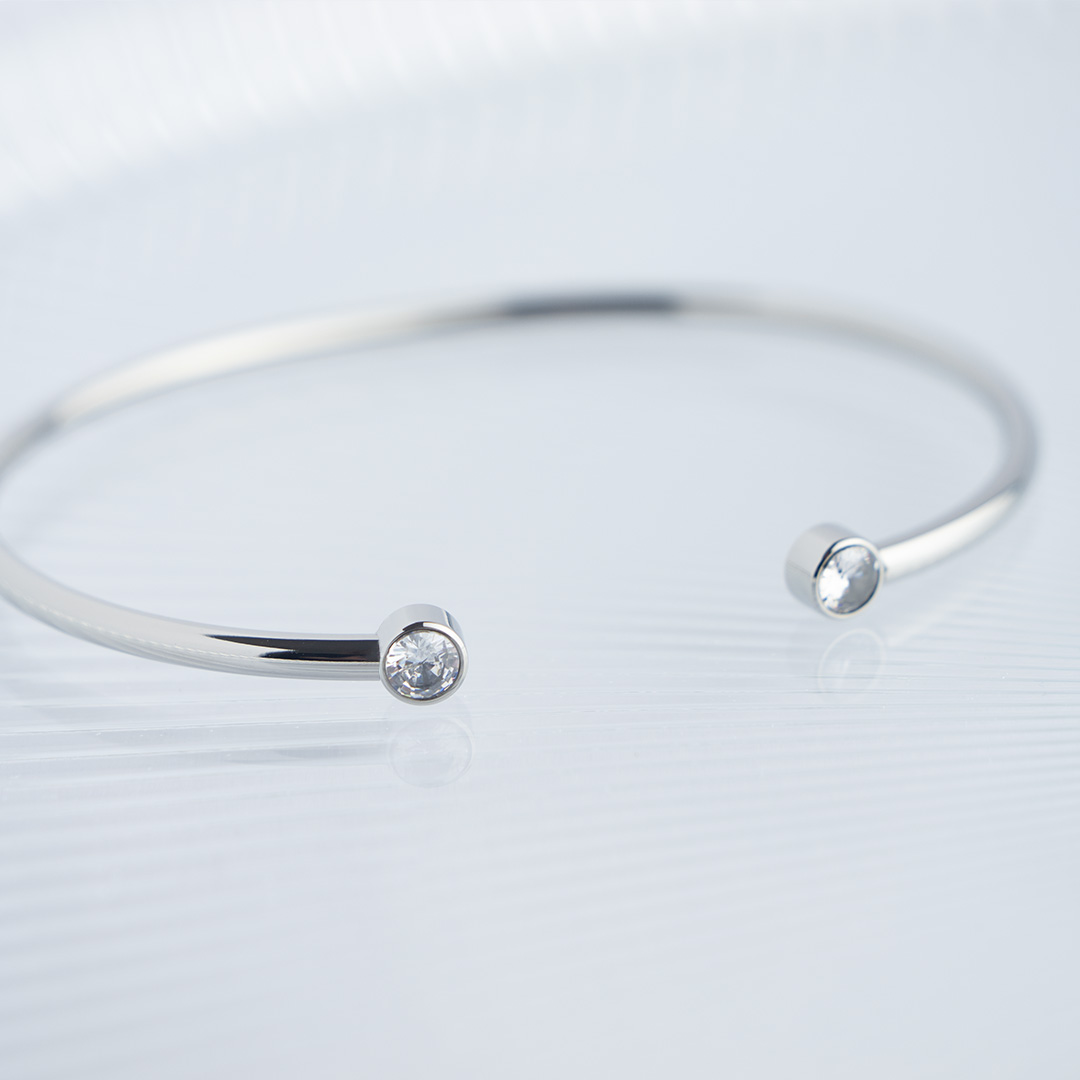 Sztywne bransoletki z cyrkoniami 