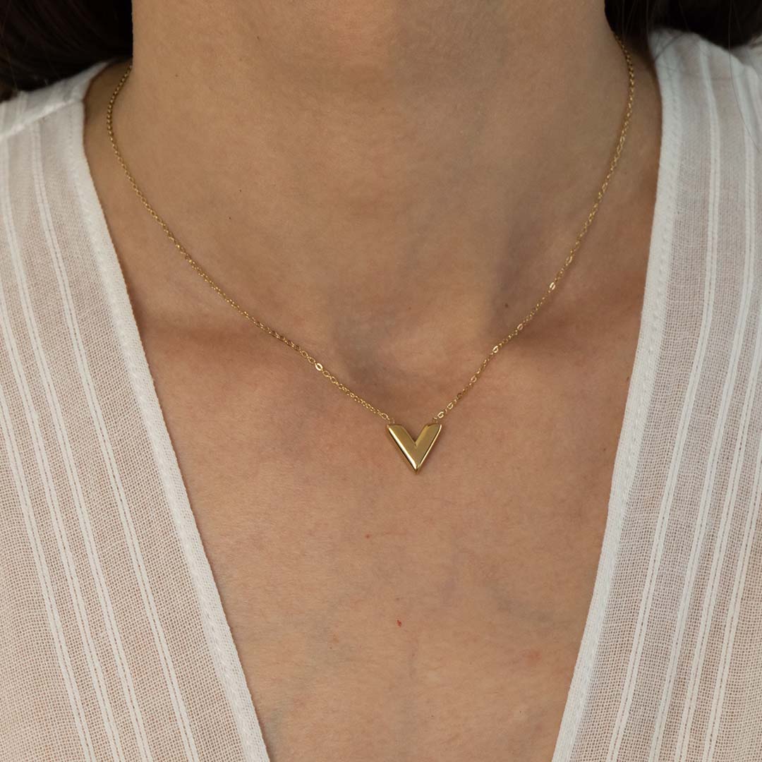 Naszyjnik z zawieszką V stal chirurgiczna