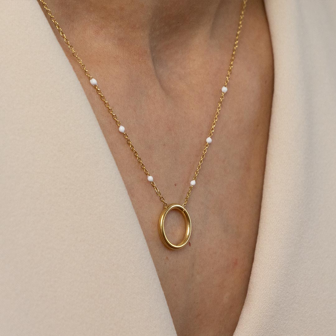 Naszyjnik z okrągłą zawieszką i białymi koralikami stal chirurgiczna