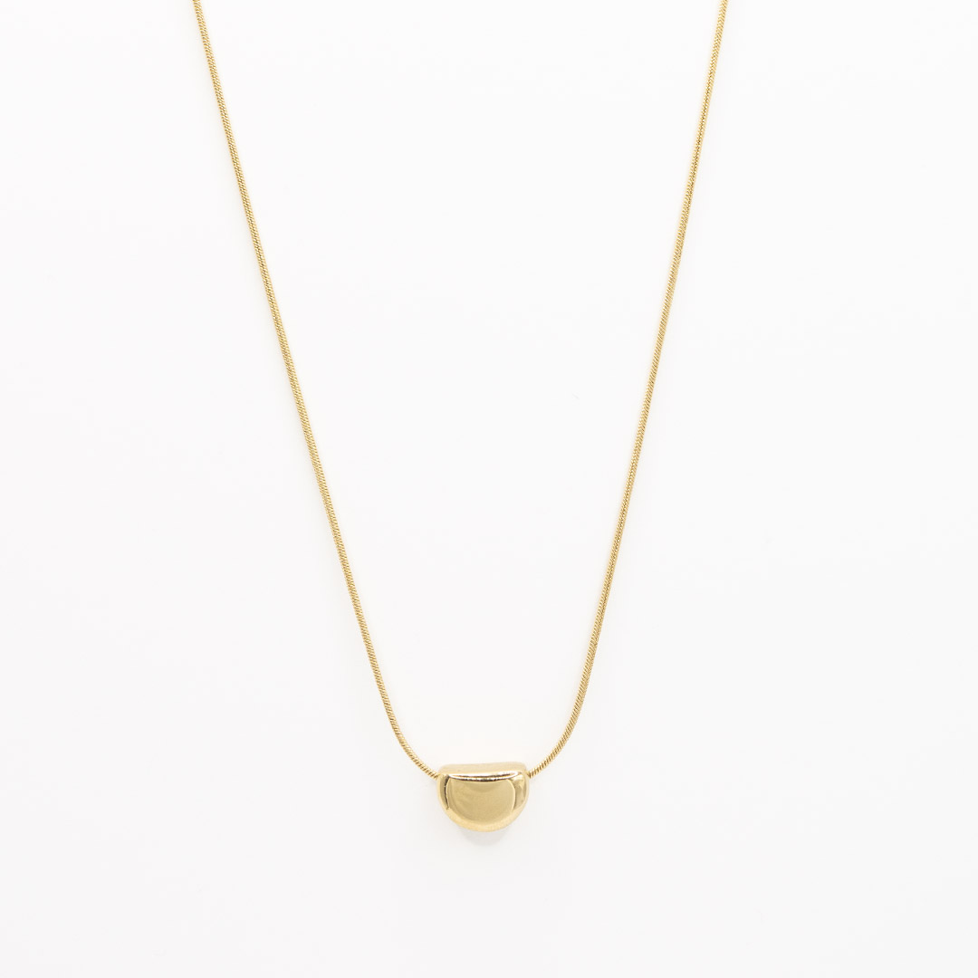 Elegancki naszyjnik z owalną zawieszką 