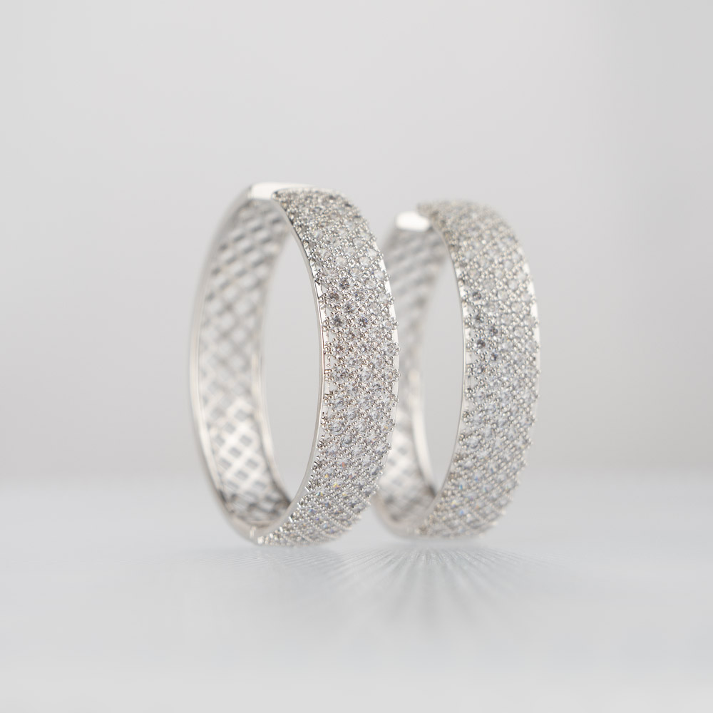 Duże błyszczące kolczyki koła wysadzane cyrkoniami