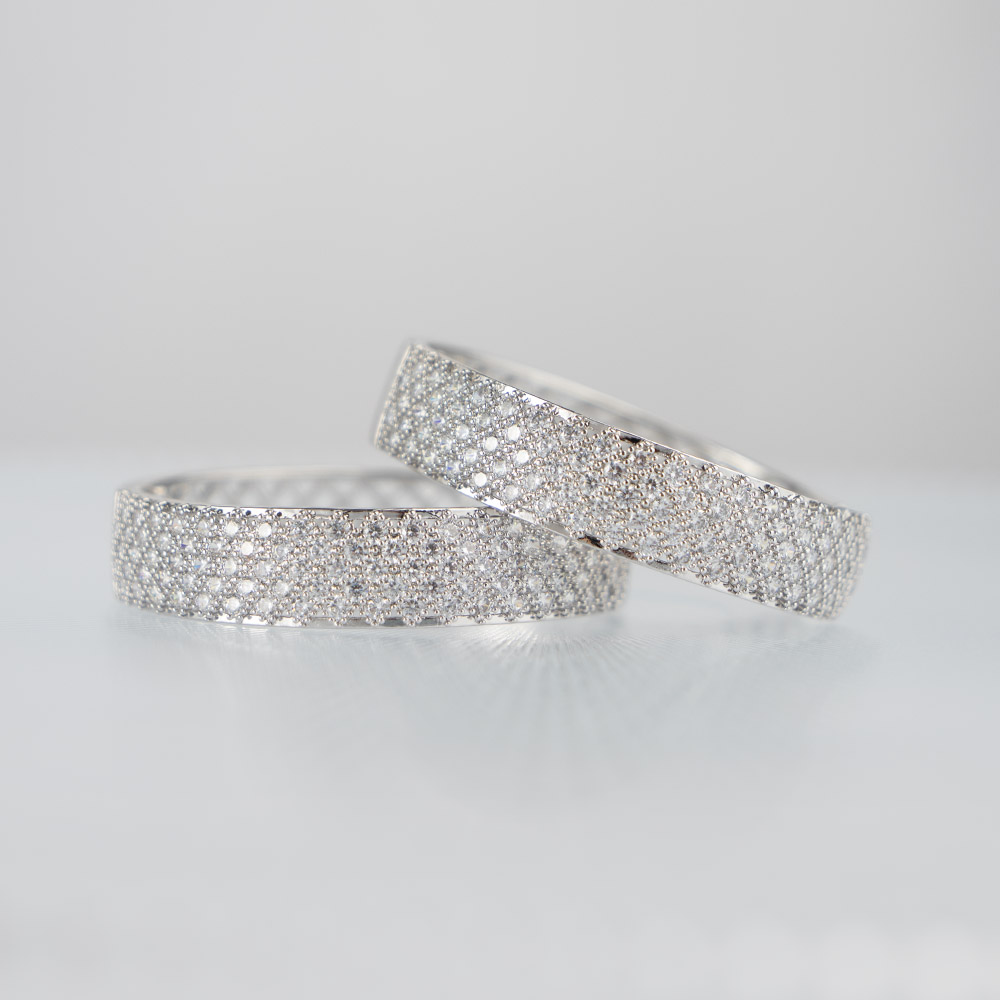 Duże błyszczące kolczyki koła wysadzane cyrkoniami