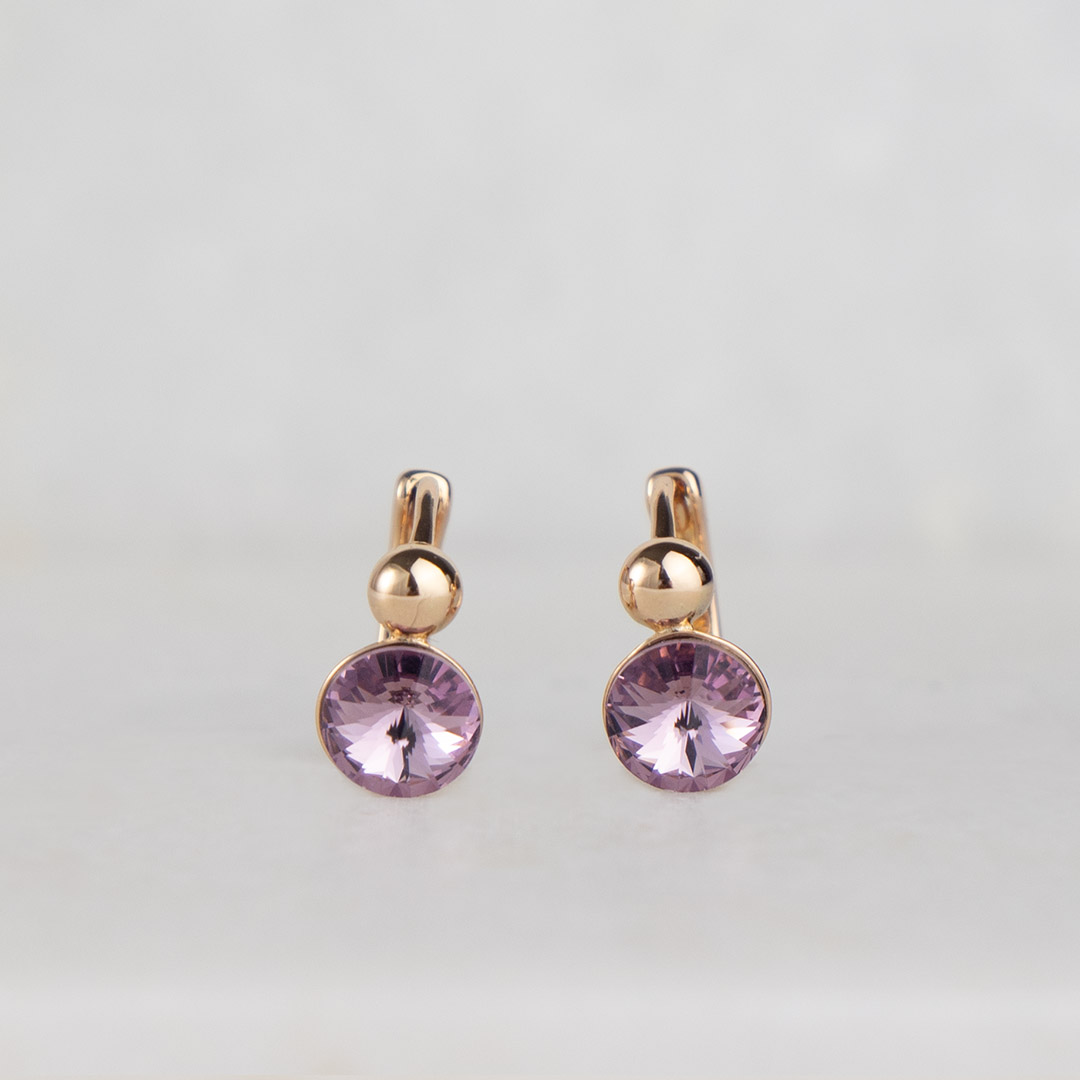 Drobne kolczyki z błyszczącą cyrkonią