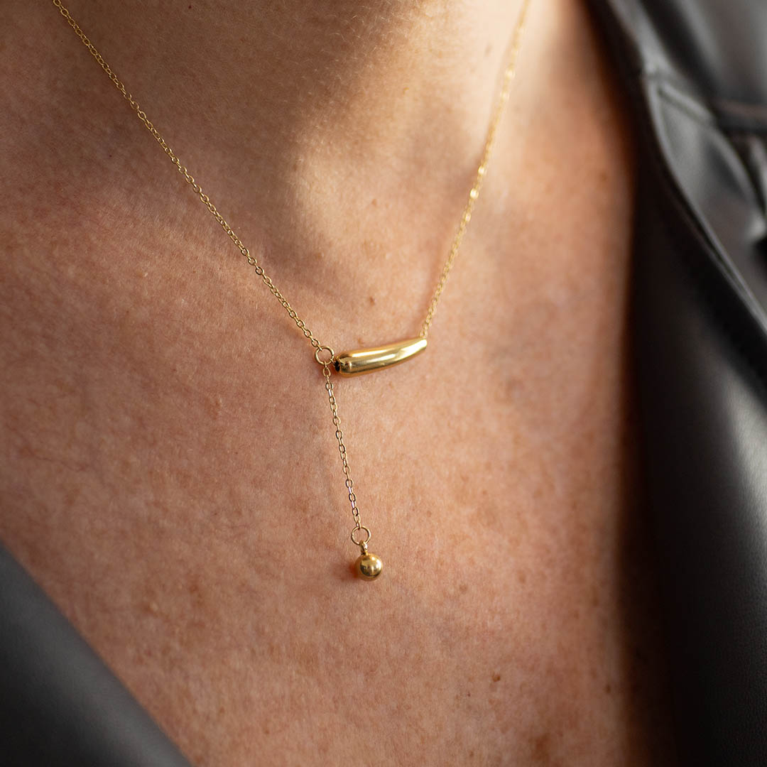 Naszyjnik krawatka z zawieszką