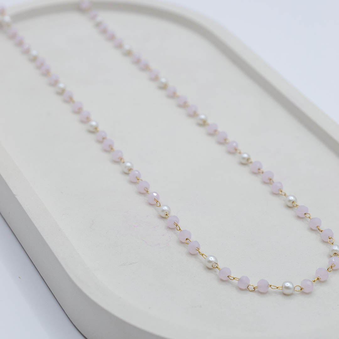 Naszyjnik z różowymi i perłowymi koralikami
