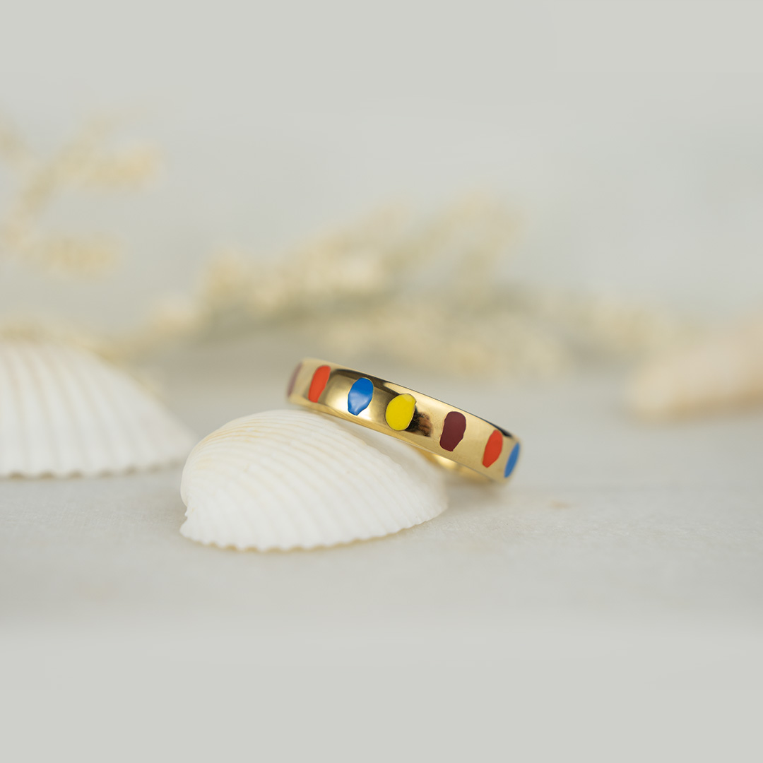Pozłacany pierścionek ze stali z kolorową emalią