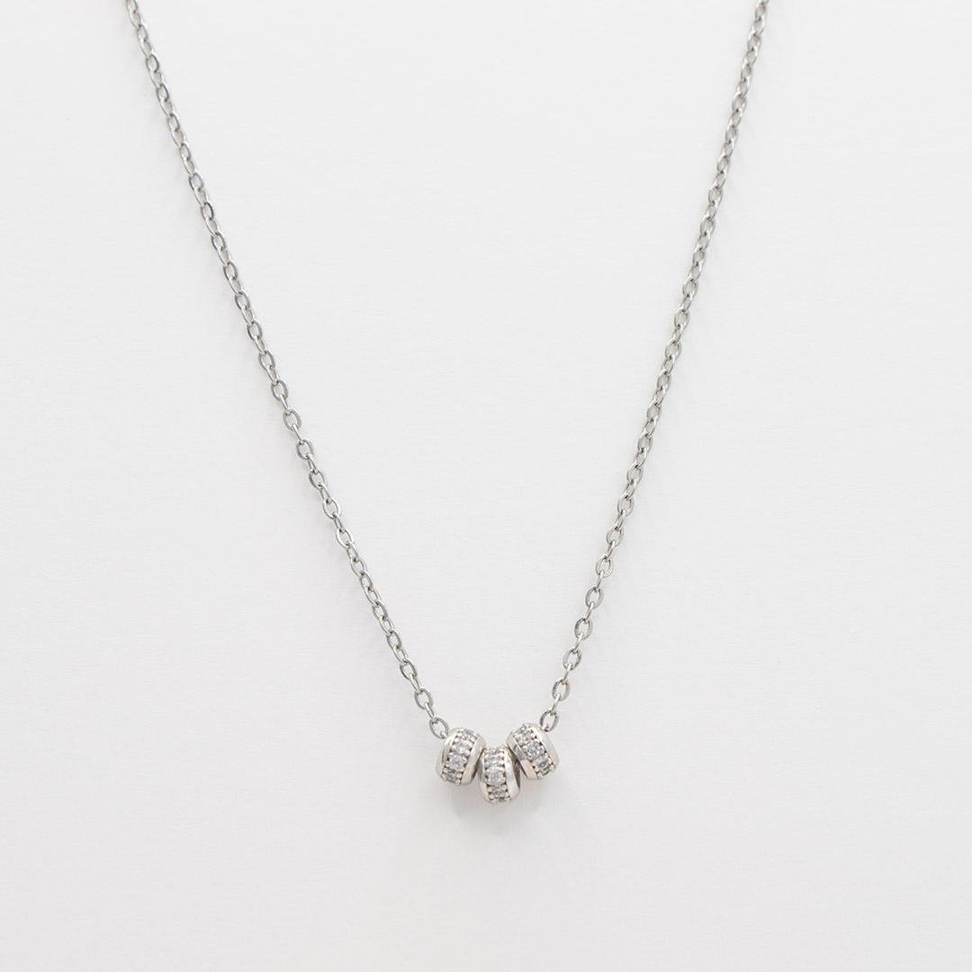 Naszyjnik z małymi zawieszkami z cyrkoniami