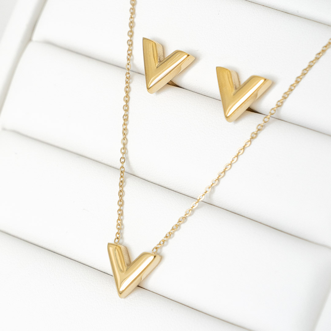 Pozłacany naszyjnik i kolczyki ze stali chirurgicznej literka V