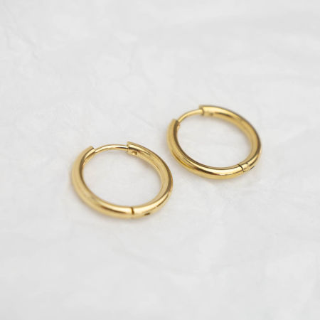 Drobne kolczyki koła