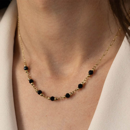 Naszyjnik z podwójnym splotem i czarnymi koralikami