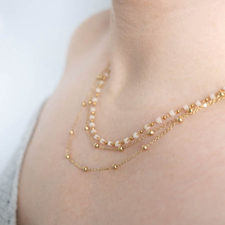 Naszyjnik z beżowymi koralikami