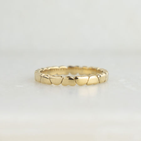 Pierścionek o delikatnym wzorze