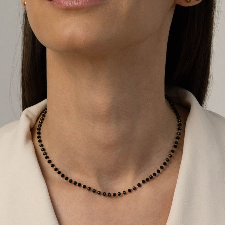 Naszyjnik z czarnymi koralikami