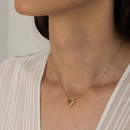 Naszyjnik z zawieszką V