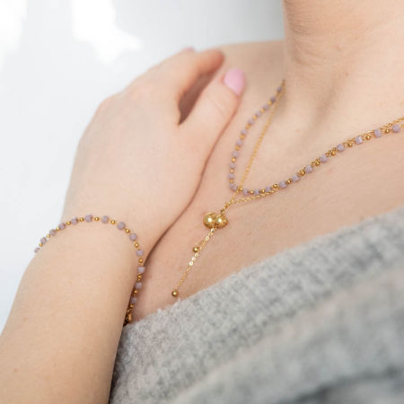 Naszyjnik z różowymi koralikami