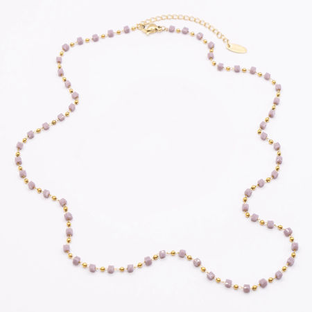 Naszyjnik z różowymi koralikami