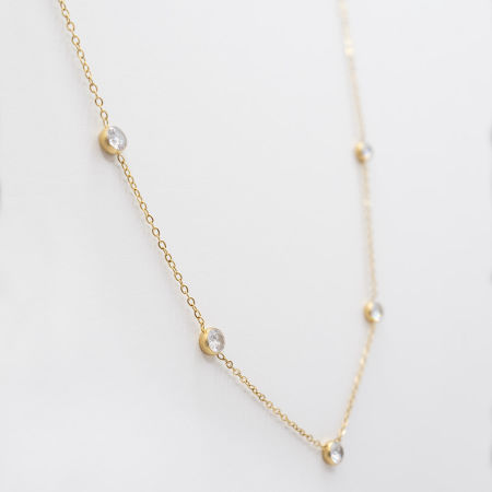 Błyszczący naszyjnik z zawieszkami z cyrkonią