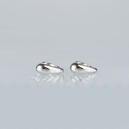 Drobne kolczyki kropelka