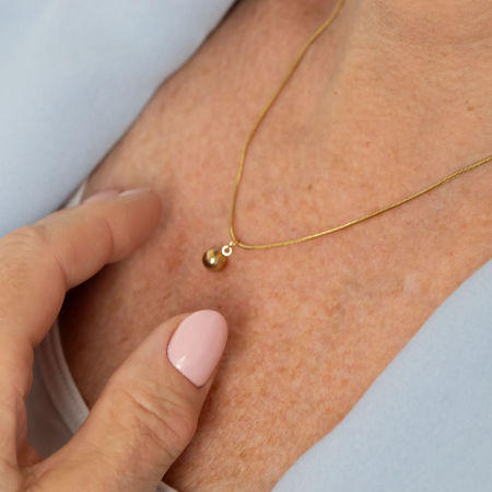 Klasyczny naszyjnik z zawieszką kulką