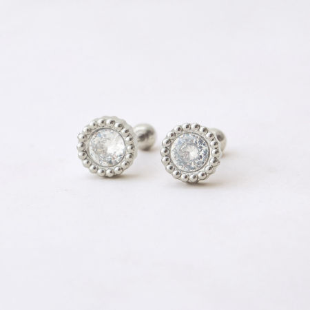 Drobne kolczyki z cyrkonią