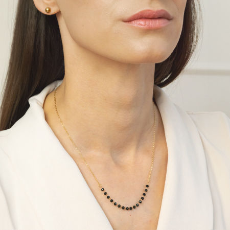 Naszyjnik z czarnymi koralikami