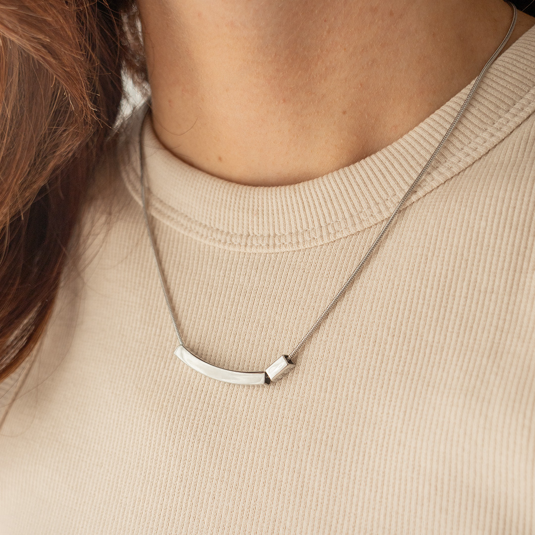 Elegancki i nowoczesny naszyjnik ze stali nierdzewnej