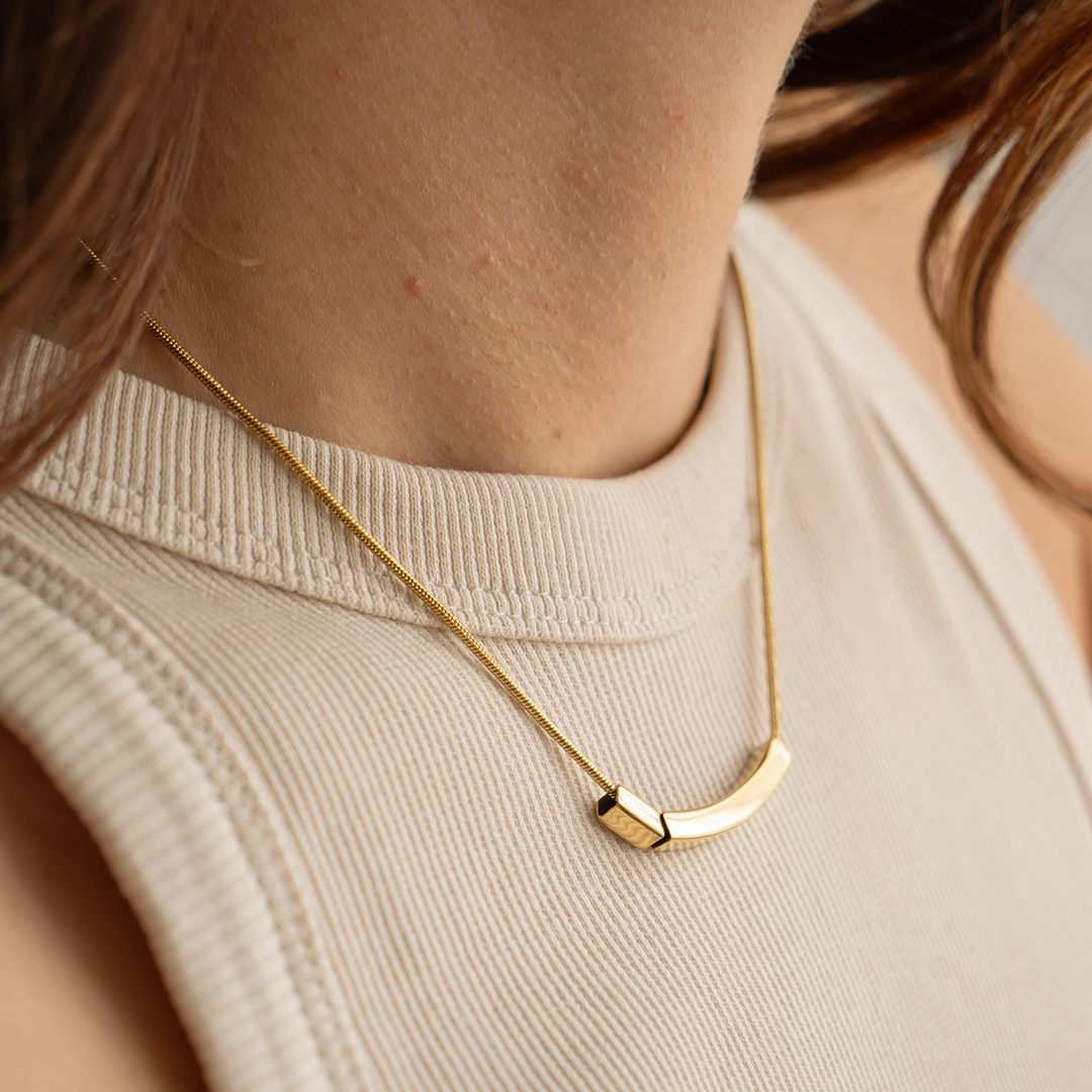 Elegancki naszyjnik z podwójną zawieszką pozłacana stal szlachetna