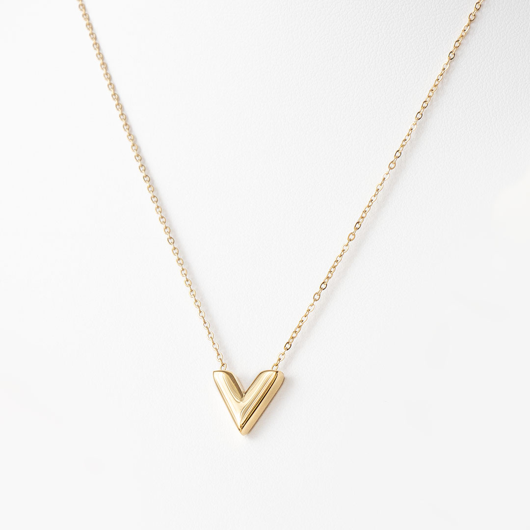 Naszyjnik z zawieszką V stal chirurgiczna