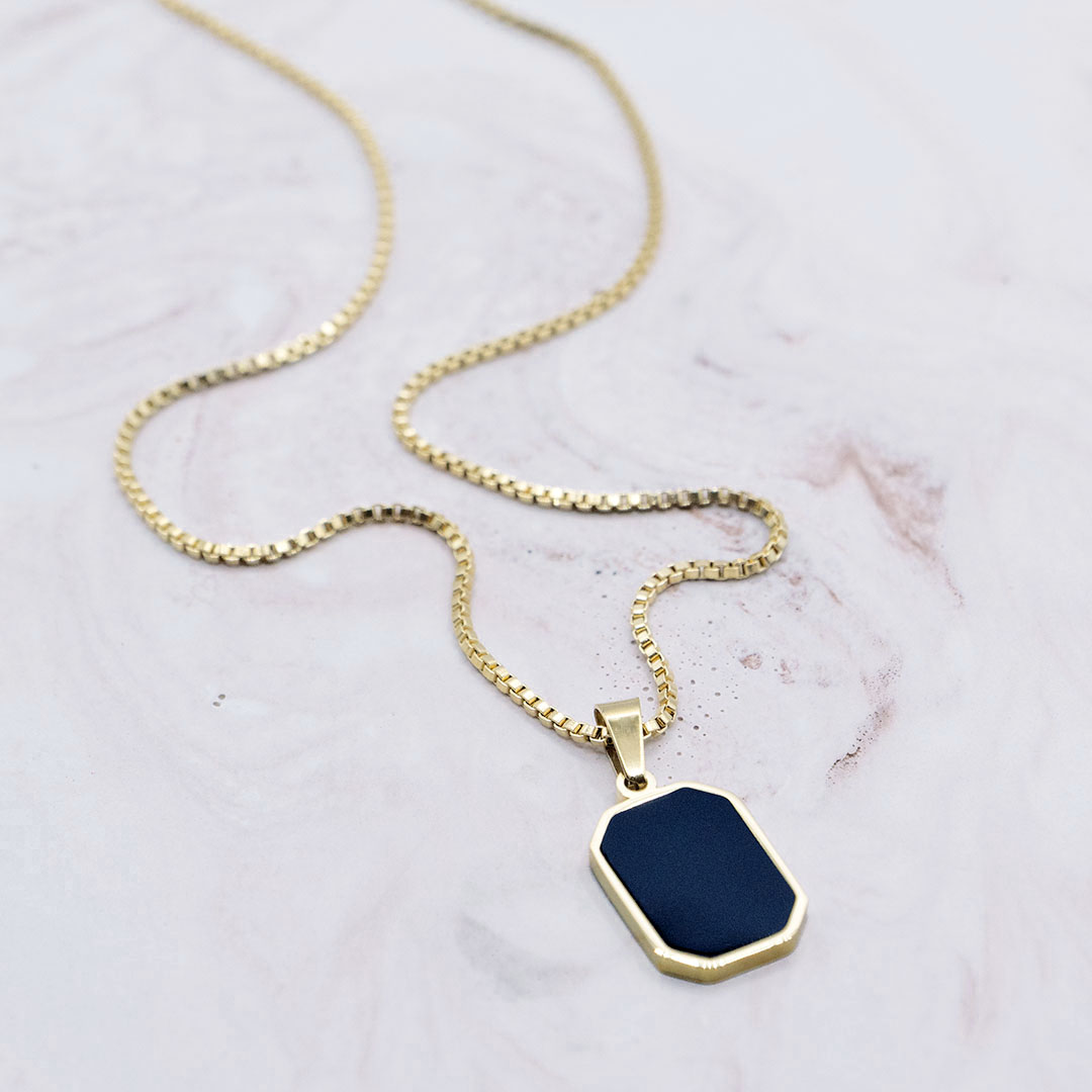 Naszyjnik pozłacany z czarną zawieszką na łańcuszku ankier stal szlachetna