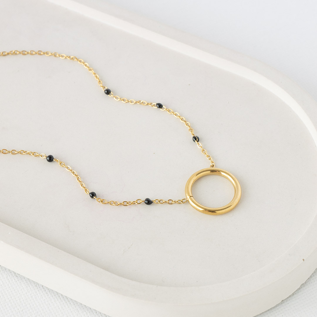 Naszyjnik z okrągłą zawieszką i czarnymi koralikami stal chirurgiczna