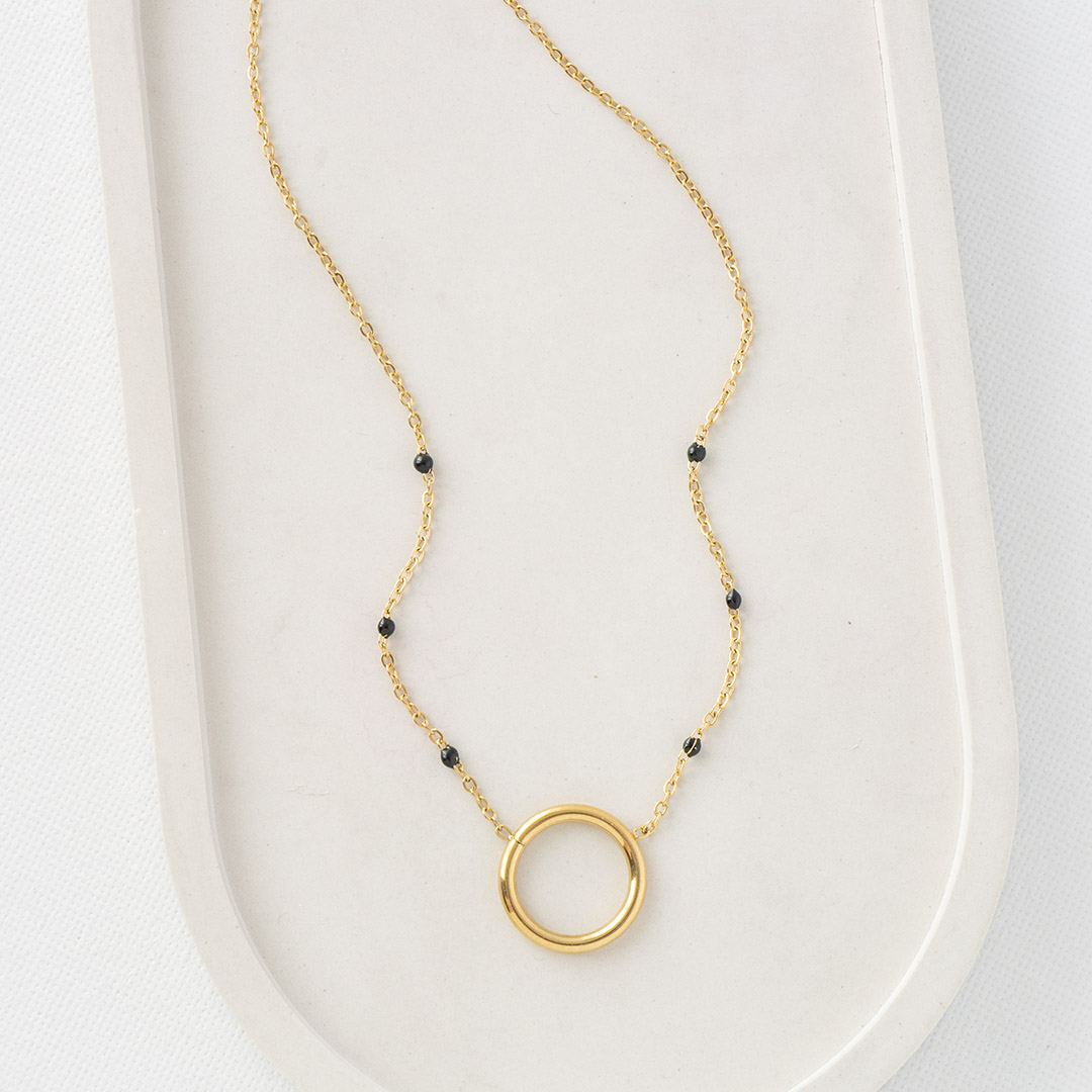 Naszyjnik z okrągłą zawieszką i czarnymi koralikami stal chirurgiczna