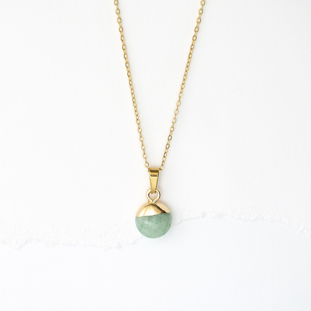 Naszyjnik ze stali szlachetnej z zielonym kamieniem naturalnym